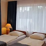 Pod Polną Różą 2 3*